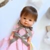 Petite poupée brune 20 cm à la longue robe rose – Image 5